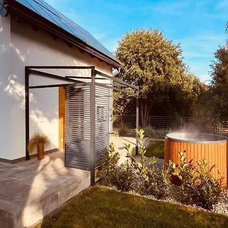 Feriehus Home, Sea, Jacuzzi, For 4 People