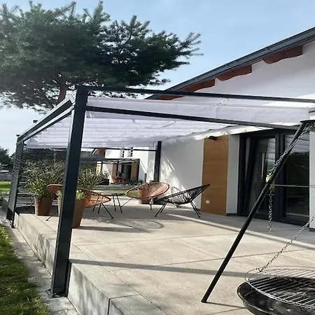 Feriehus Home, Sea, Jacuzzi, For 4 People